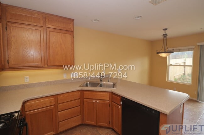 Building Photo - 3 Bedroom 3 Bathroom 2 story home in Ramona!