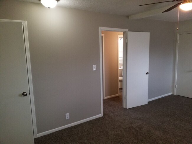 Building Photo - AVAILABLE NOW! Liberty Home 3 Bed 2 Bath 2...
