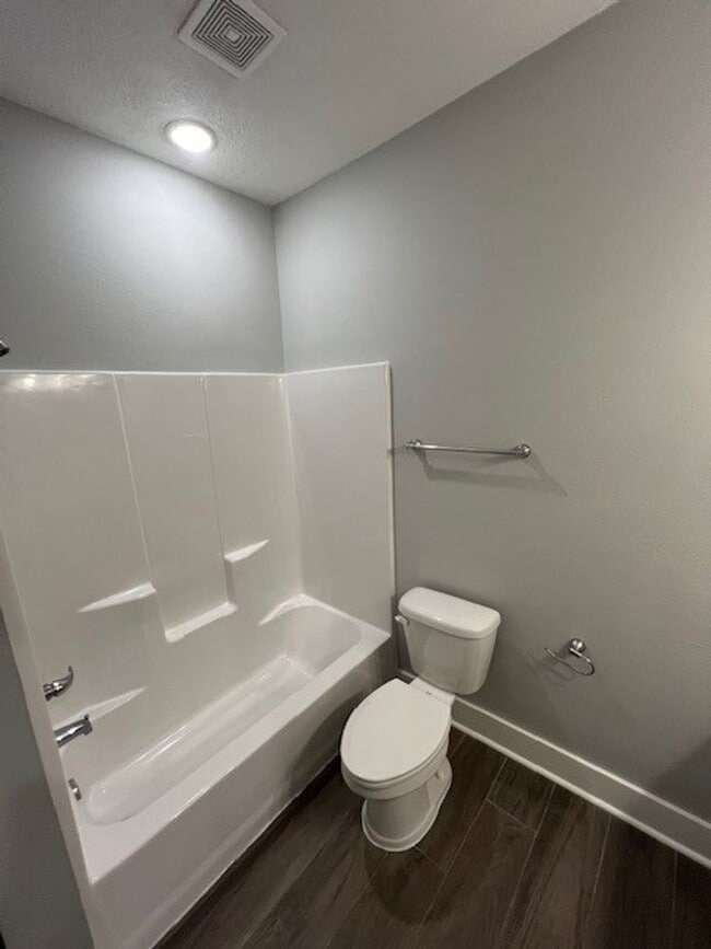 Building Photo - 3 Bedroom 2.5 Bath Townhome Available in S...