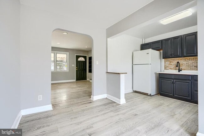 Building Photo - 165 Hampshire Rd