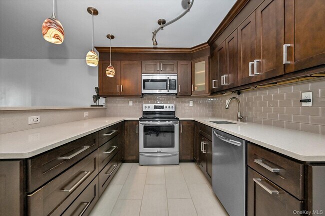 Building Photo - 725 Miller Ave