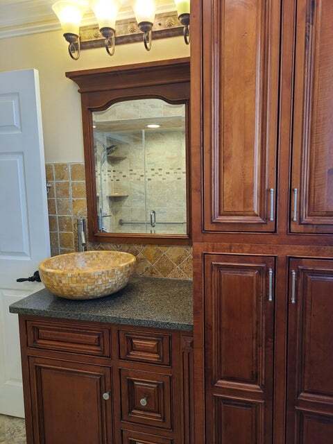 Building Photo - 2557 Pineapple Ave