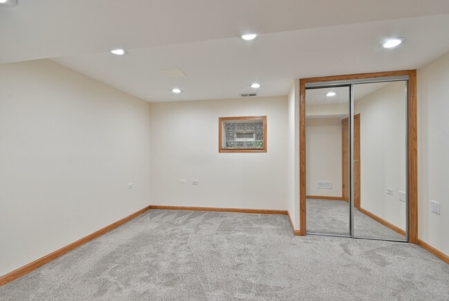 Building Photo - 5028 N Parkside Ave