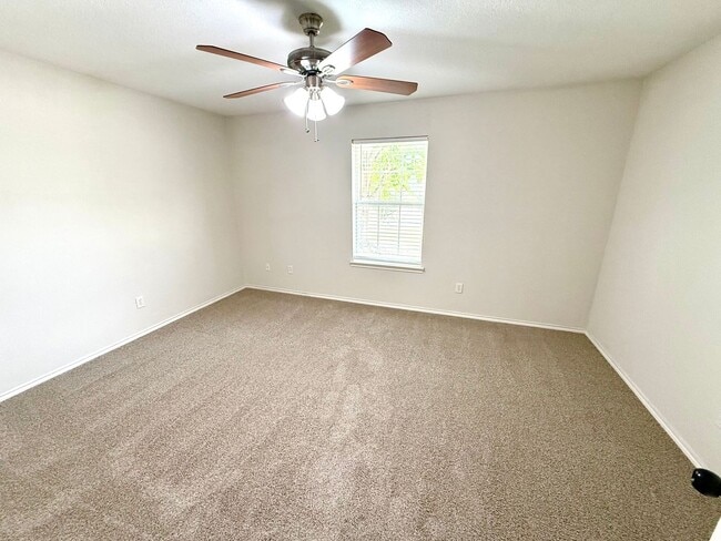 Building Photo - Available Now! Charming Single-Story Home in Waco with Modern Finishes & Spacious Yard