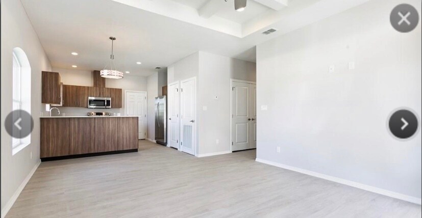 Building Photo - 3609 Tinsley Ave unit 4