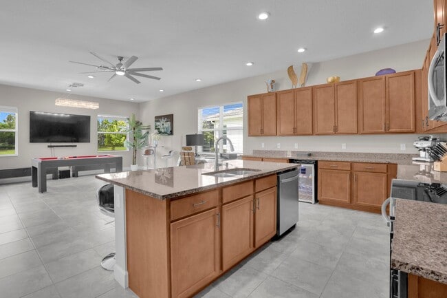 Building Photo - 15866 Orchard Dr