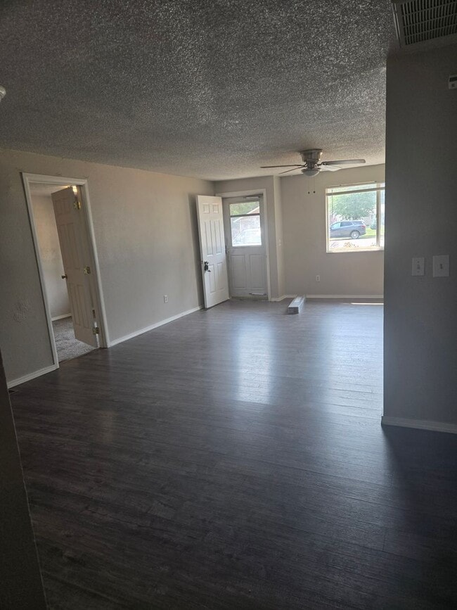 Building Photo - 901-903 E Timber Ln