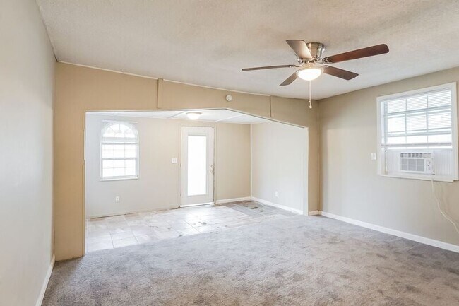 Building Photo - 128 Ann Dr SW