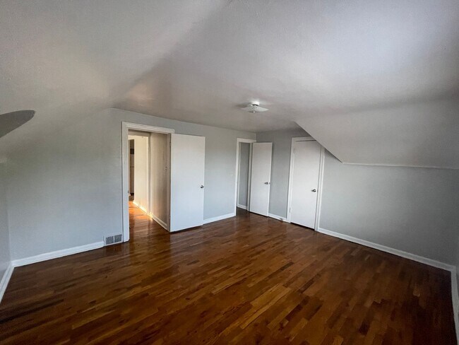 Building Photo - 4647 Brady St