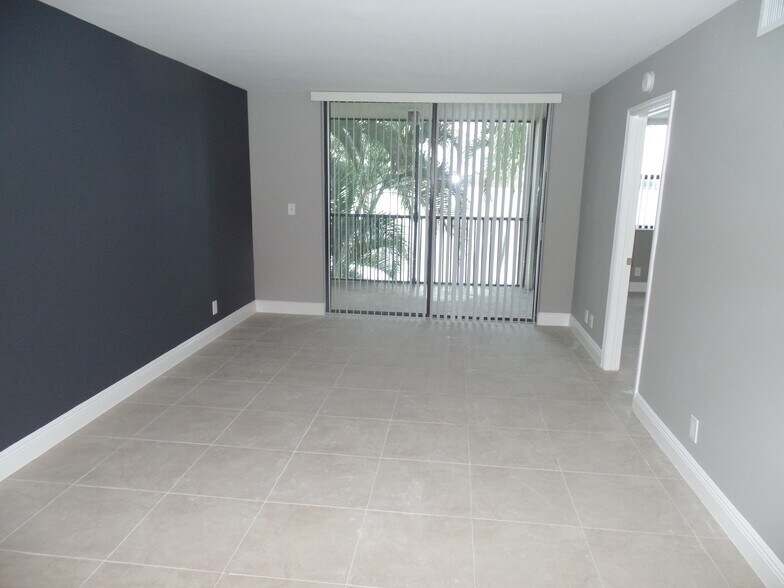 Building Photo - 118 Lake Emerald Dr