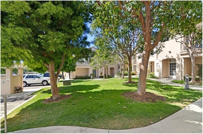 Building Photo - Fully Furnished Short Term Ocean Close Rental
