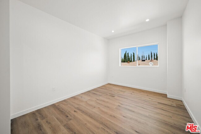 Building Photo - 6049 Craner Ave