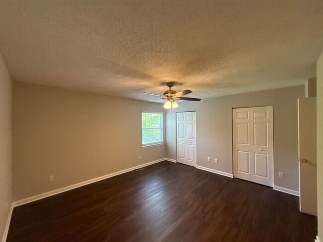 Building Photo - T.R. Lawing Realty Property