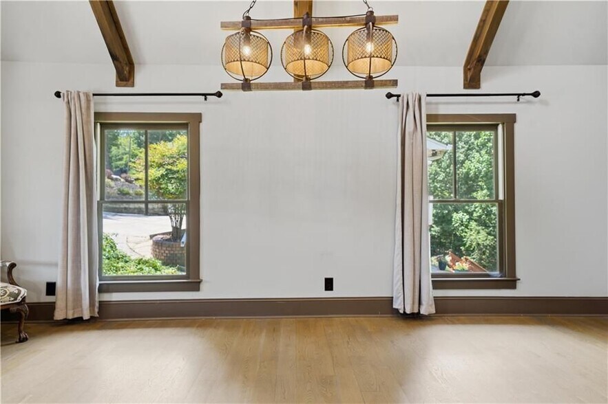 Building Photo - 2115 Kemp Dr