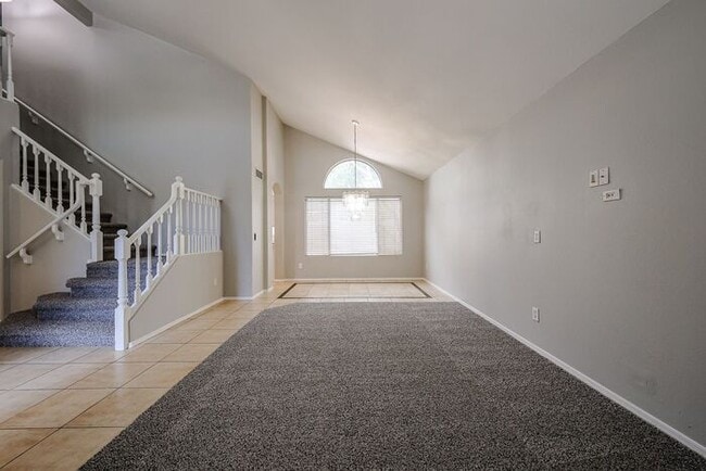 Building Photo - 5BD 3BA with Pool in West Chandler!