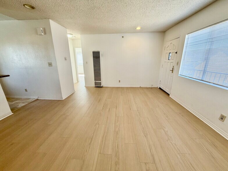 Building Photo - 4553 W 116th St