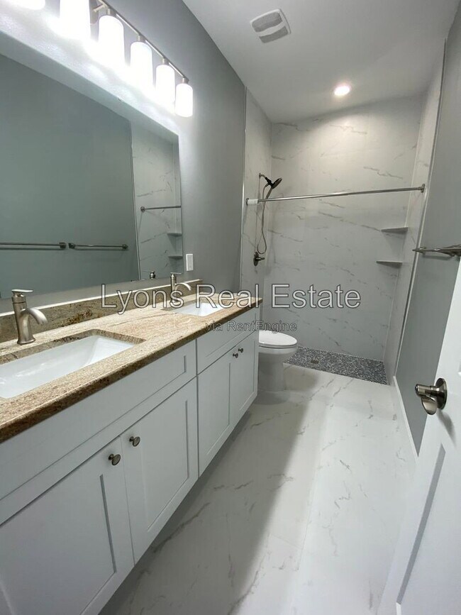 Building Photo - 10398 Port Everglades St