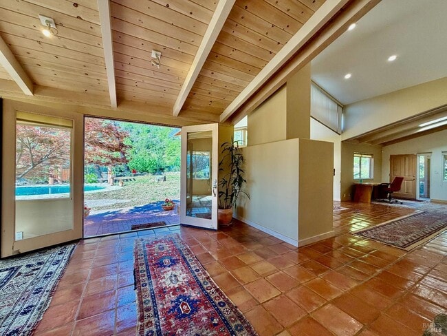 Building Photo - 321 Dutch Henry Canyon Rd