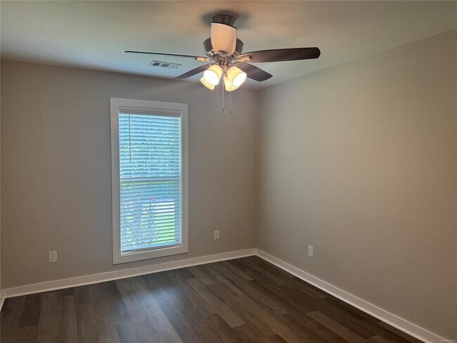 Building Photo - 107 Fox Run Dr