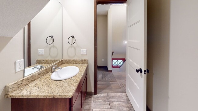 Building Photo - Affordable 6-Bedroom3 bath House Close to U of M Campus