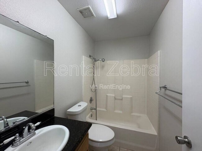 Building Photo - 2862 La Cresenta Ave