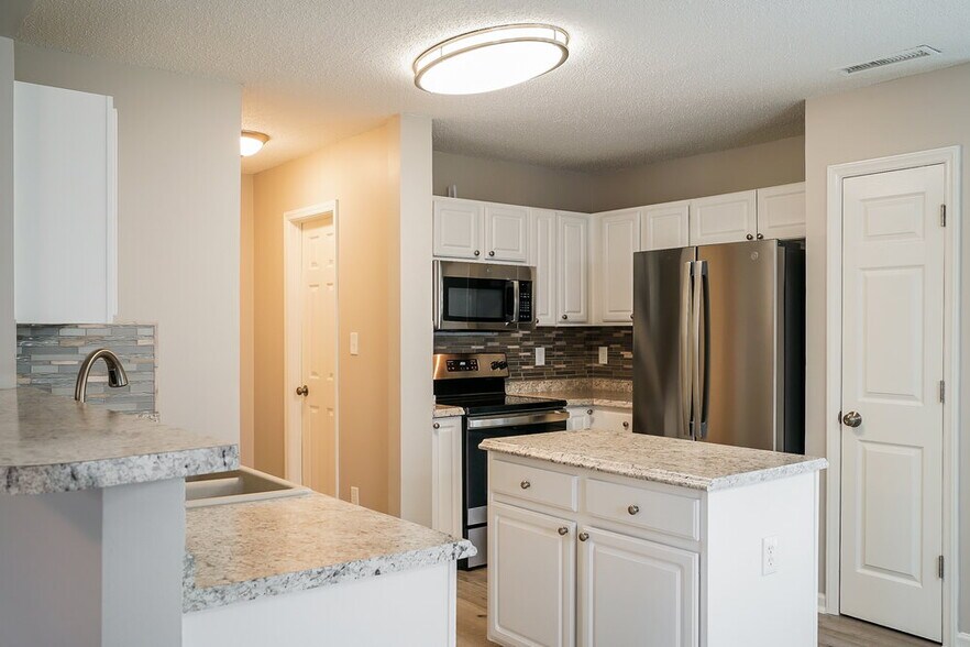 Building Photo - 4904 Silverdene St
