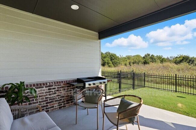 Building Photo - 4200 Abbey Pk Dr