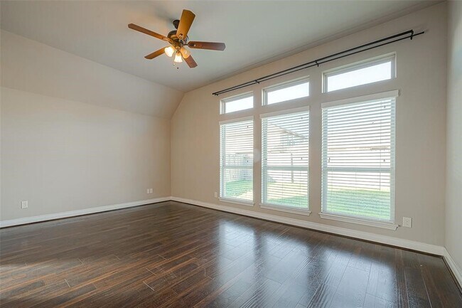 Building Photo - 4015 Nestra Dr