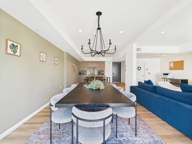 Building Photo - E on Adams