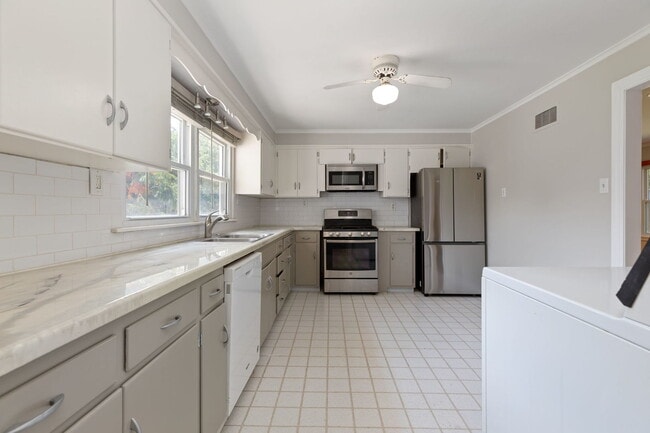 Building Photo - 1206 Campbell St