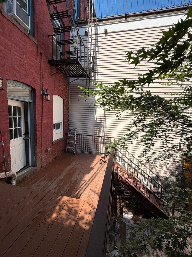Building Photo - 354.5 7th St