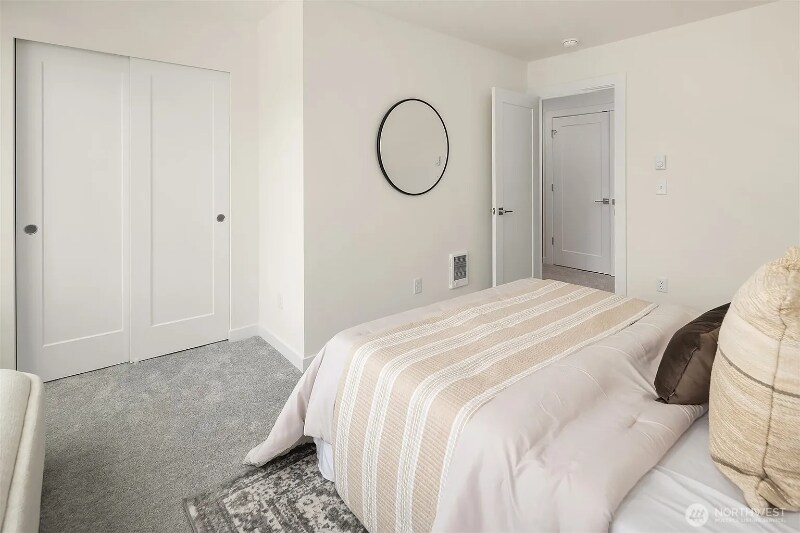 Building Photo - 1520 Hollow Dale Pl