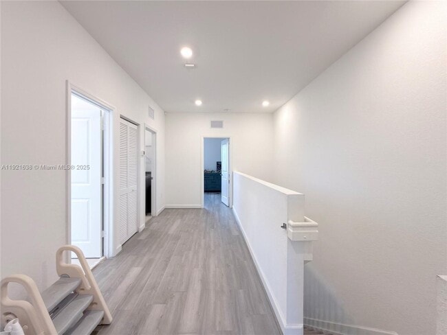 Building Photo - 2636 SE 13th Ct