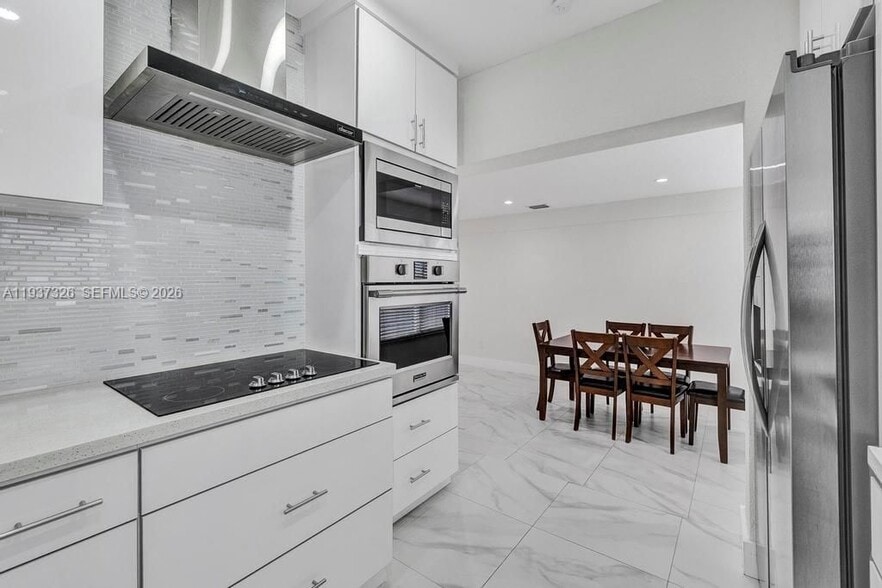 Building Photo - 6470 SW 27th St