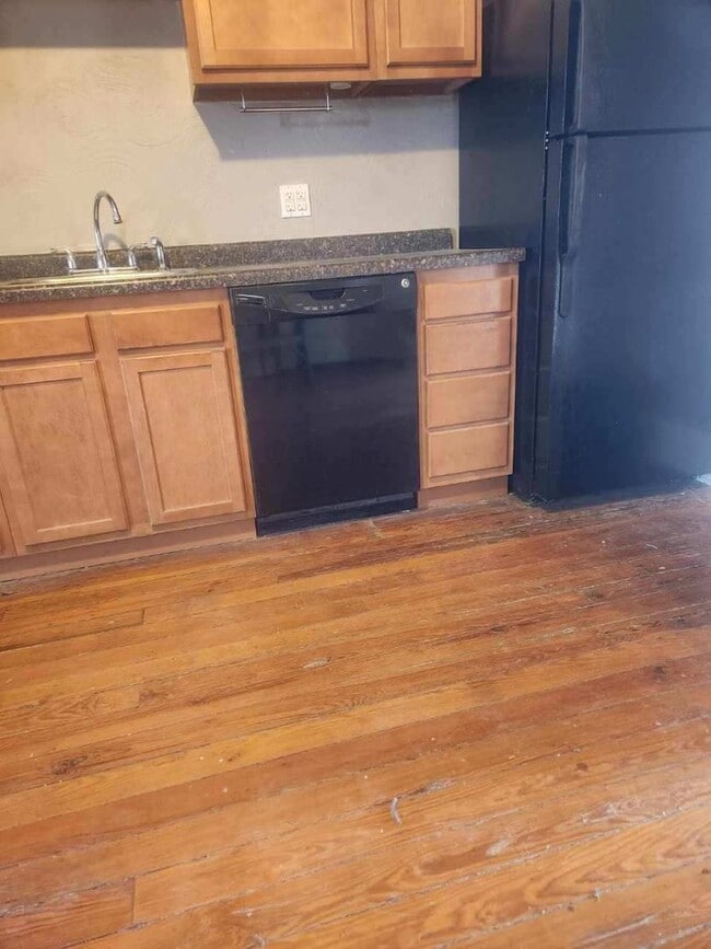 Building Photo - 1608 Lowrie St