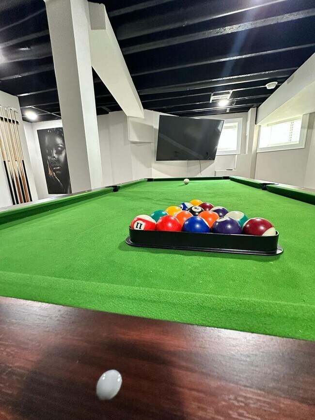 Building Photo - 6807 S Calumet Ave