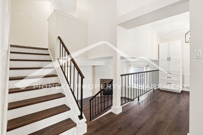 Building Photo - Charming home in Longmont