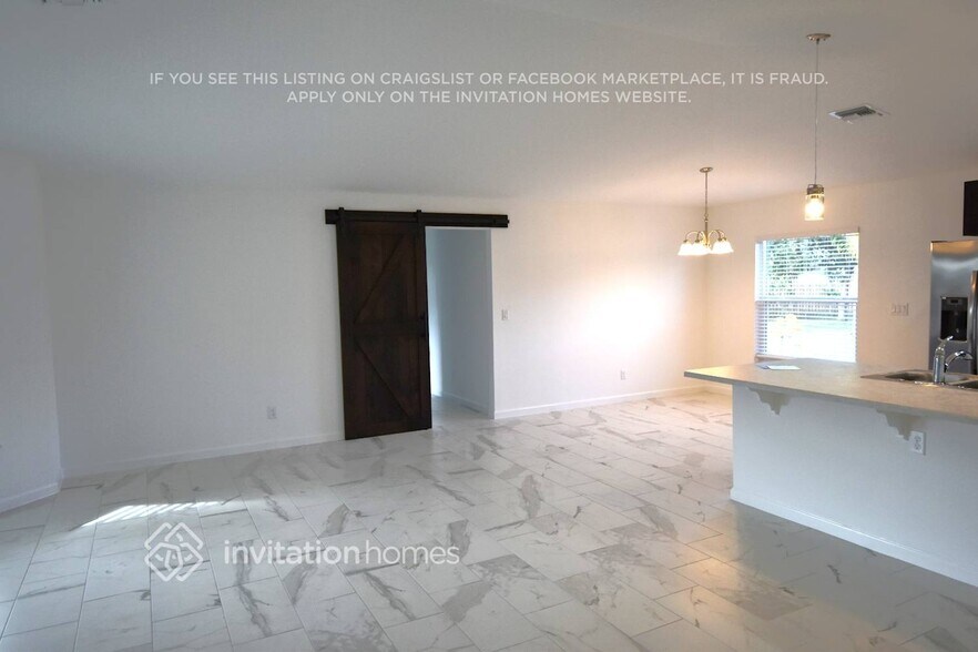 Building Photo - 857 SW Sail Terrace