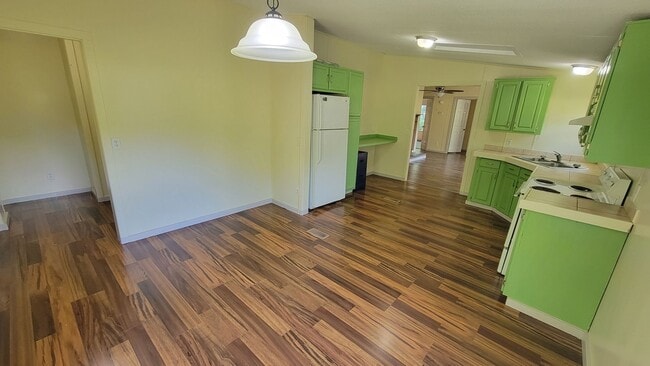 Building Photo - Manufactured Home Available in Anderson