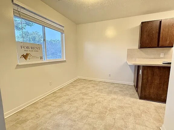 Building Photo - Adorable three bedroom home located in Salt Lake City