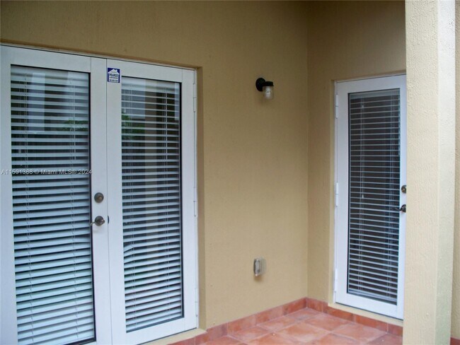 Building Photo - 3364 SW 28th Terrace