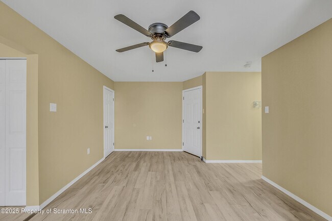 Building Photo - 538 Birch St