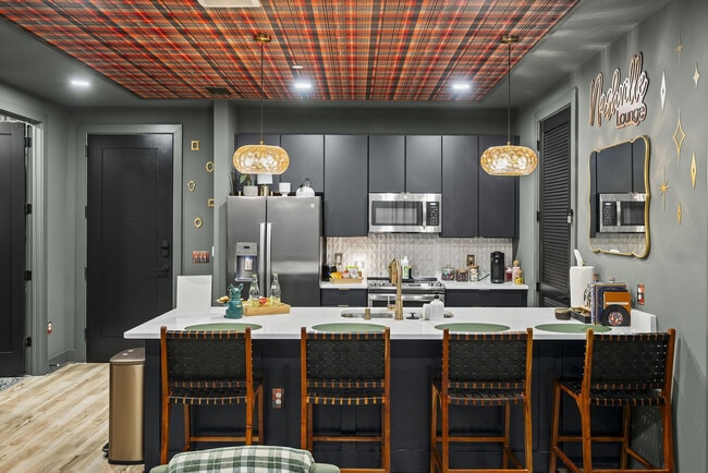 Building Photo - 245 Hermitage Ave