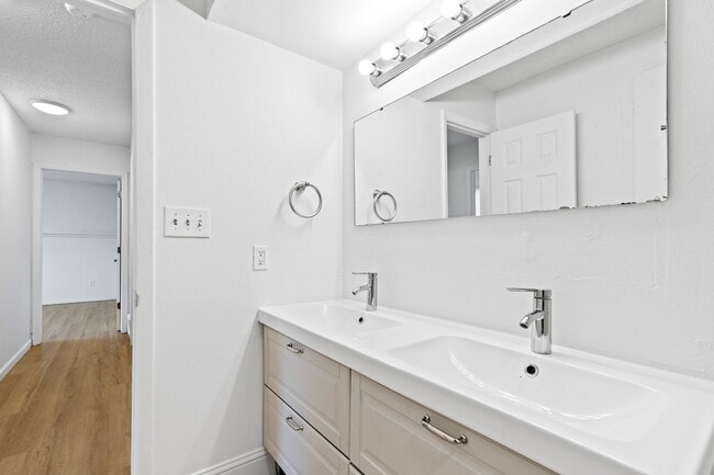 Building Photo - 1328 S Coffman St