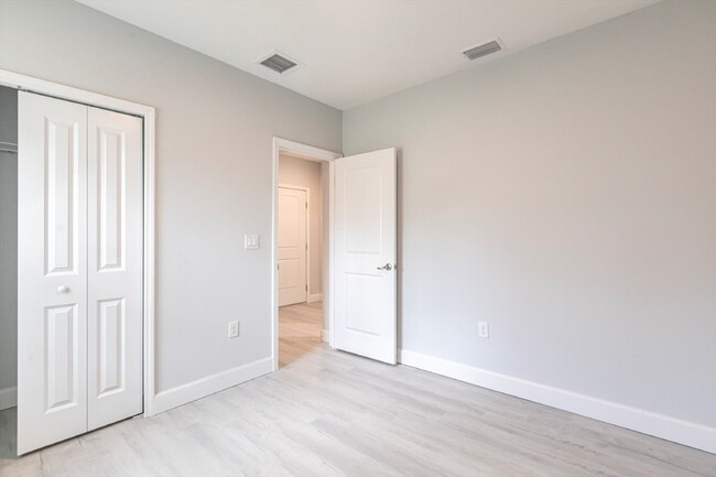 Building Photo - BRAND NEW Construction, 3 bed / 2 bath Ren...