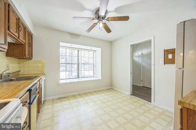 Building Photo - 838 Kings Croft Dr