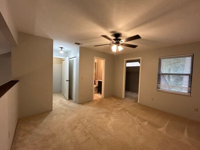 Building Photo - Longleaf 2/2 loft with bonus room-all new ...