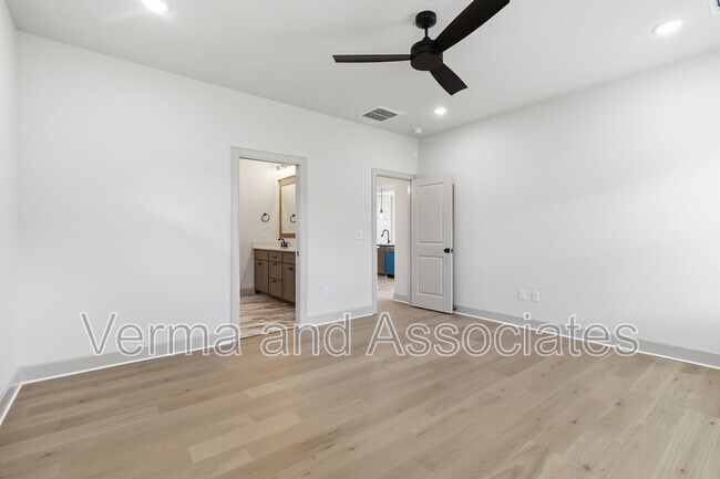Building Photo - 1041 Whistler St