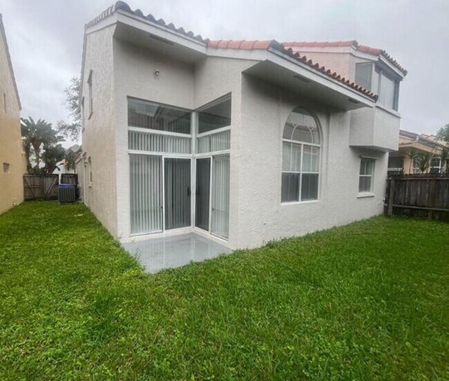 Building Photo - 3780 Amalfi Dr