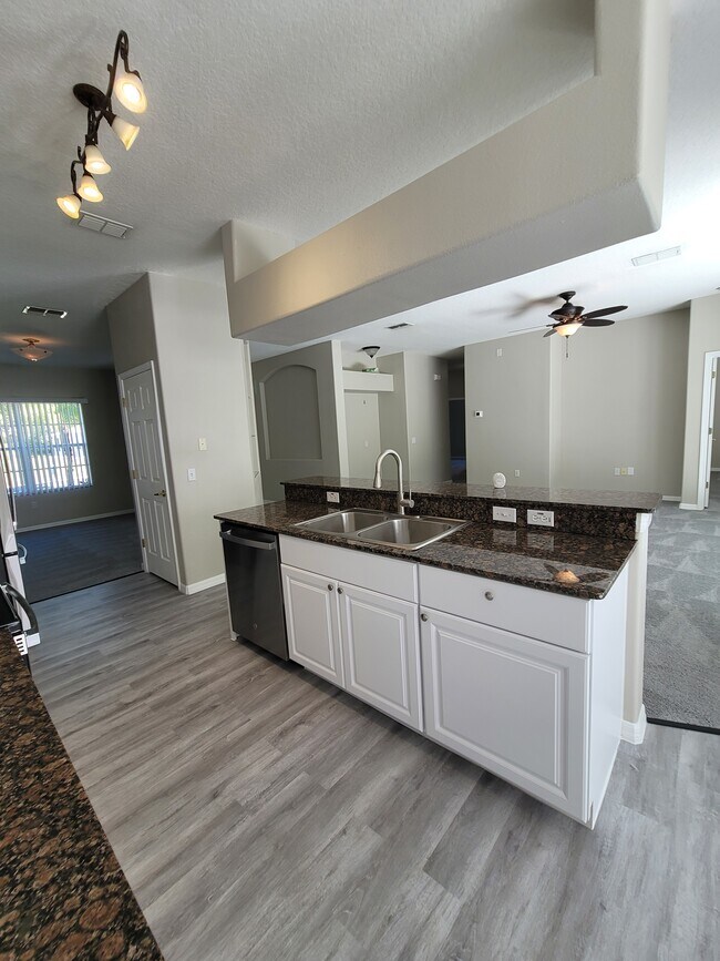 Building Photo - 13276 Bainbridge Way